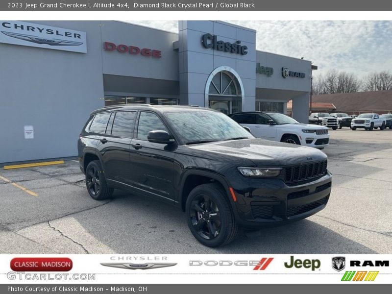 Diamond Black Crystal Pearl / Global Black 2023 Jeep Grand Cherokee L Altitude 4x4