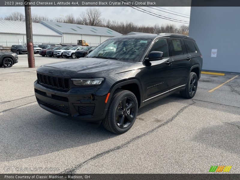 Diamond Black Crystal Pearl / Global Black 2023 Jeep Grand Cherokee L Altitude 4x4