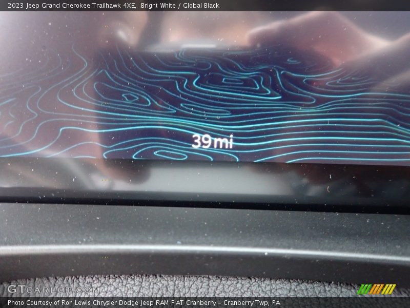 Bright White / Global Black 2023 Jeep Grand Cherokee Trailhawk 4XE