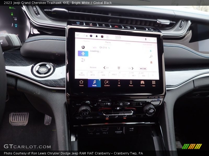 Controls of 2023 Grand Cherokee Trailhawk 4XE