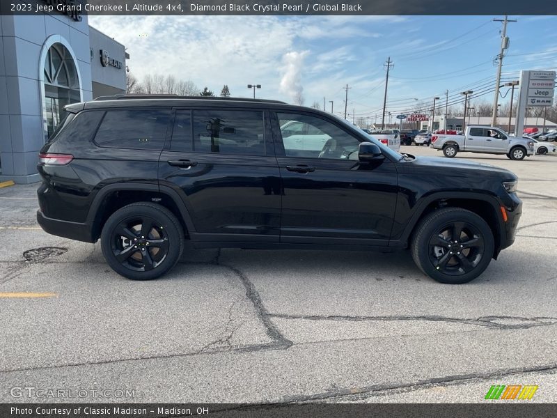 Diamond Black Crystal Pearl / Global Black 2023 Jeep Grand Cherokee L Altitude 4x4