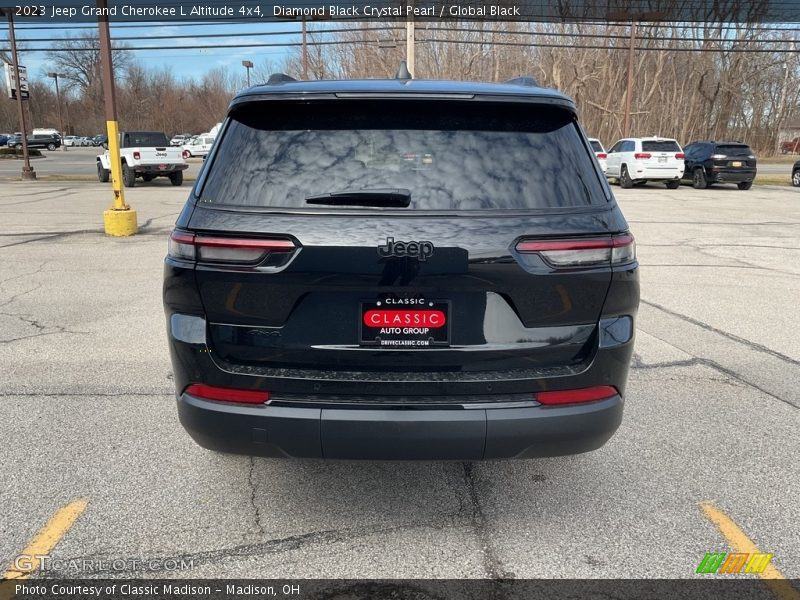 Diamond Black Crystal Pearl / Global Black 2023 Jeep Grand Cherokee L Altitude 4x4