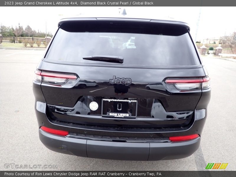 Diamond Black Crystal Pearl / Global Black 2023 Jeep Grand Cherokee L Altitude 4x4