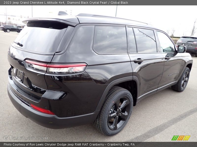 Diamond Black Crystal Pearl / Global Black 2023 Jeep Grand Cherokee L Altitude 4x4