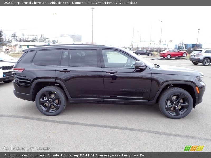 Diamond Black Crystal Pearl / Global Black 2023 Jeep Grand Cherokee L Altitude 4x4