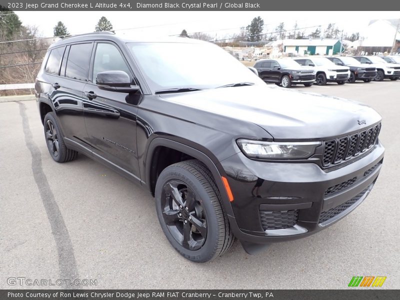 Diamond Black Crystal Pearl / Global Black 2023 Jeep Grand Cherokee L Altitude 4x4
