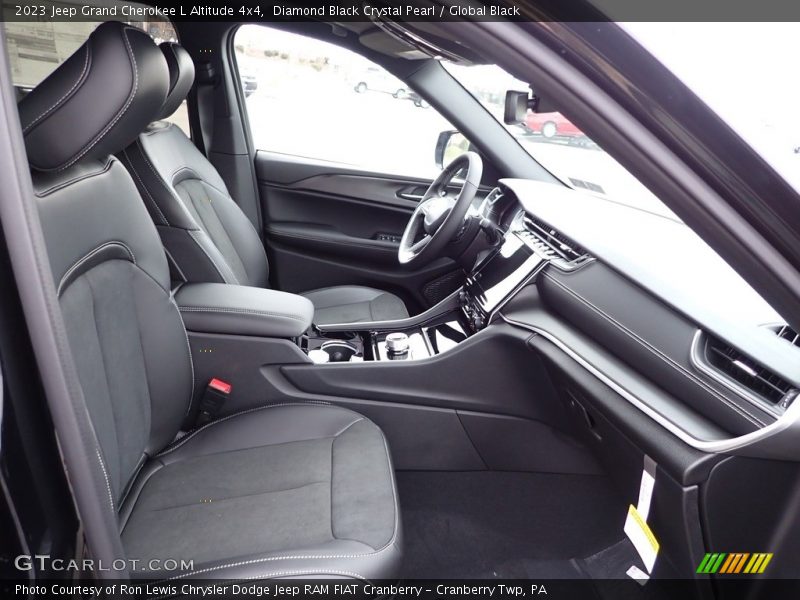 Diamond Black Crystal Pearl / Global Black 2023 Jeep Grand Cherokee L Altitude 4x4