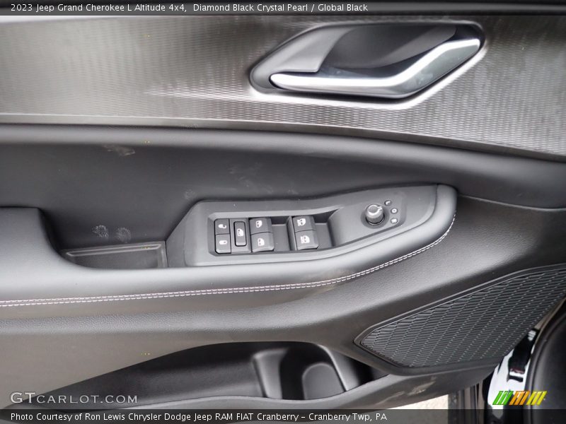 Diamond Black Crystal Pearl / Global Black 2023 Jeep Grand Cherokee L Altitude 4x4