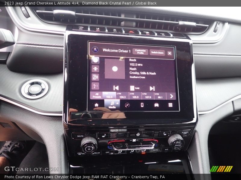 Diamond Black Crystal Pearl / Global Black 2023 Jeep Grand Cherokee L Altitude 4x4