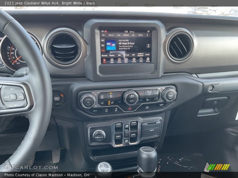 Bright White / Black 2023 Jeep Gladiator Willys 4x4