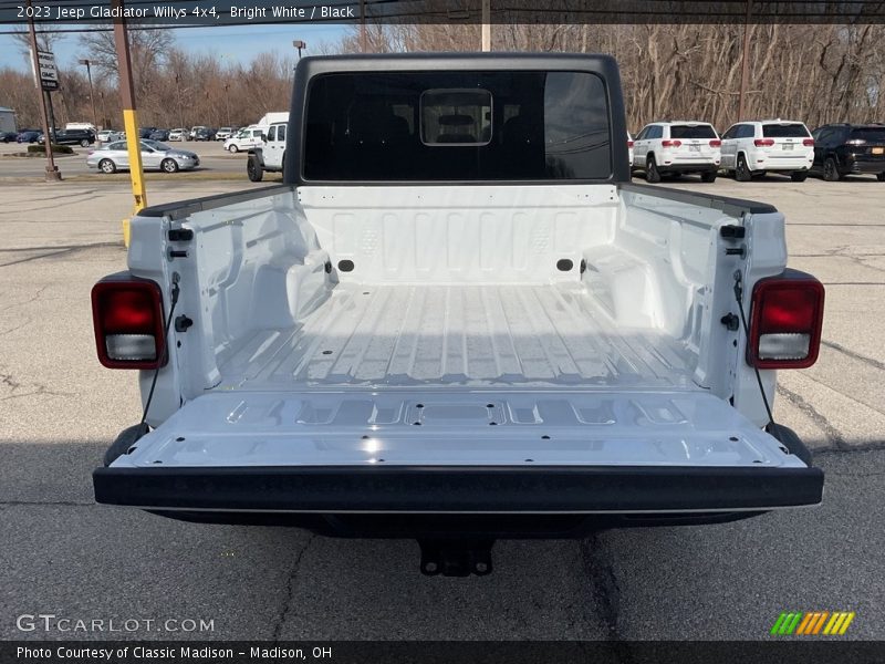 Bright White / Black 2023 Jeep Gladiator Willys 4x4