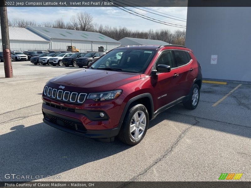 Velvet Red Pearl / Black 2022 Jeep Compass Latitude 4x4