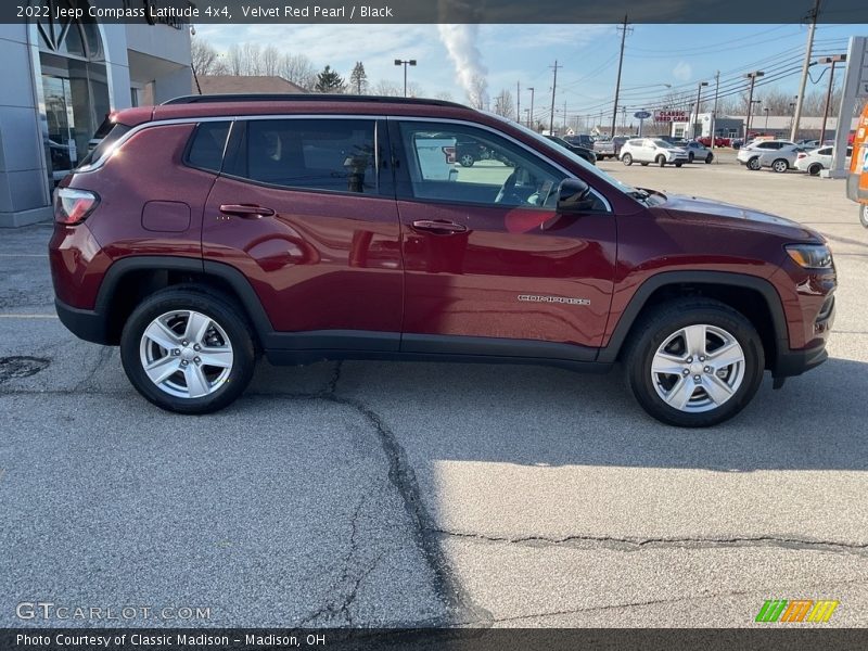 Velvet Red Pearl / Black 2022 Jeep Compass Latitude 4x4