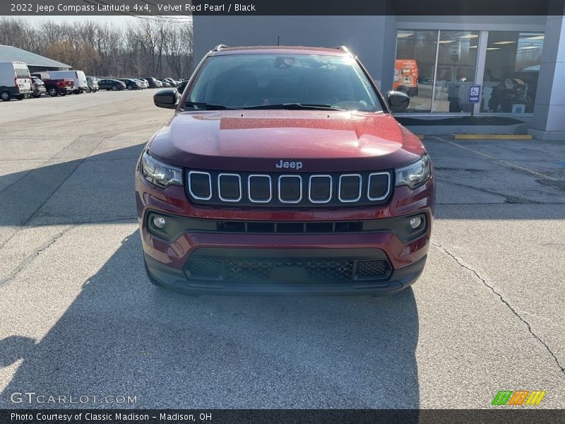 Velvet Red Pearl / Black 2022 Jeep Compass Latitude 4x4