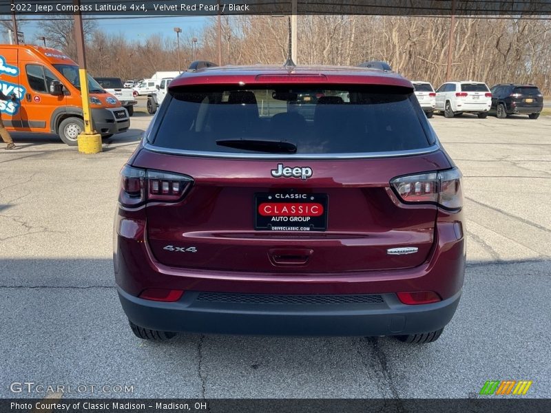 Velvet Red Pearl / Black 2022 Jeep Compass Latitude 4x4