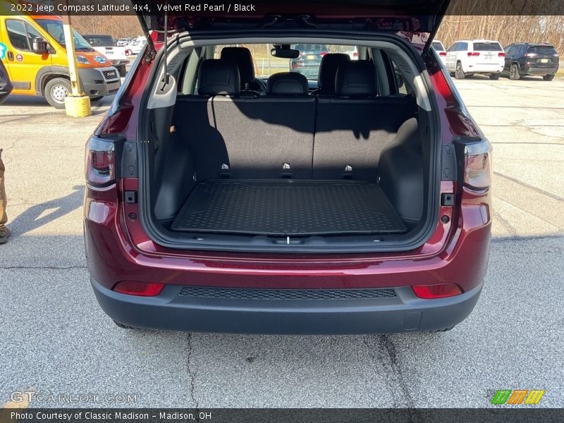 Velvet Red Pearl / Black 2022 Jeep Compass Latitude 4x4