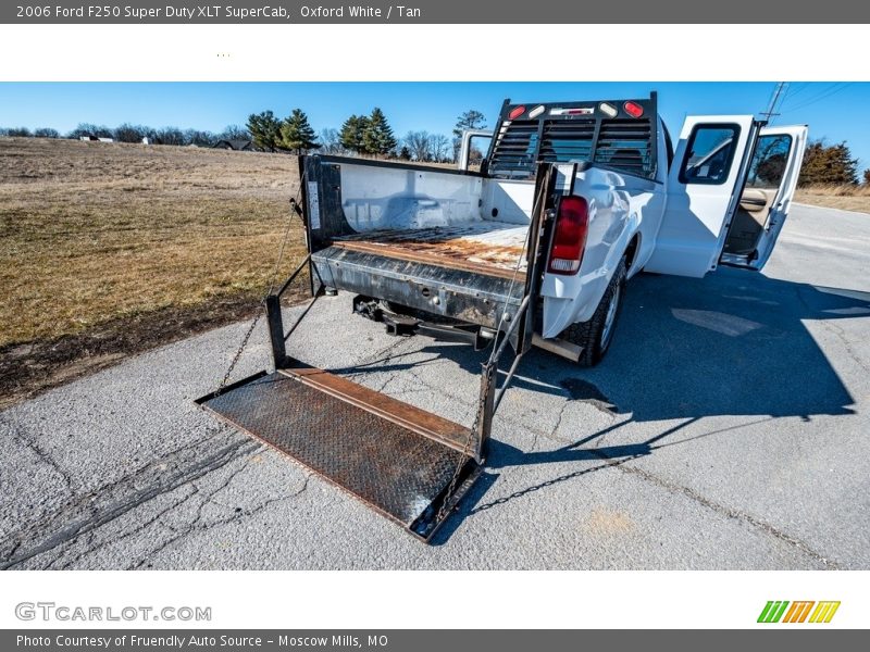 Oxford White / Tan 2006 Ford F250 Super Duty XLT SuperCab