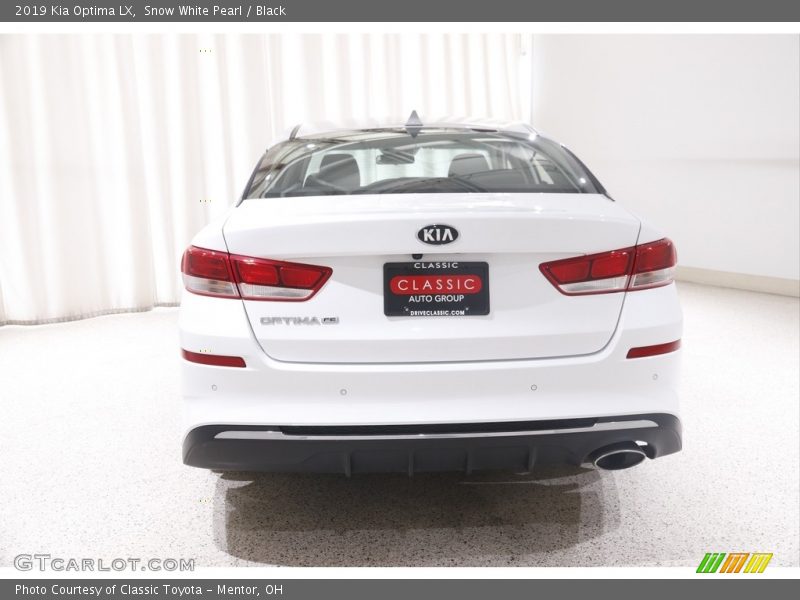 Snow White Pearl / Black 2019 Kia Optima LX