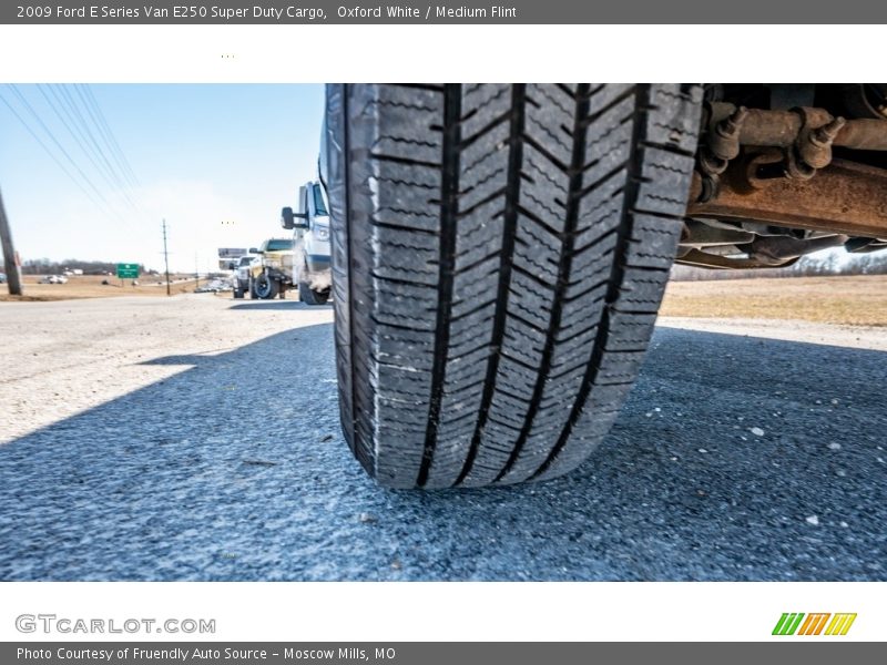 Oxford White / Medium Flint 2009 Ford E Series Van E250 Super Duty Cargo