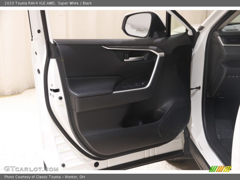 Super White / Black 2020 Toyota RAV4 XLE AWD