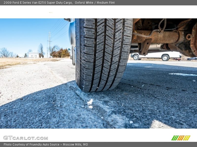 Oxford White / Medium Flint 2009 Ford E Series Van E250 Super Duty Cargo