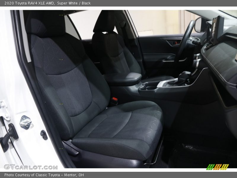 Super White / Black 2020 Toyota RAV4 XLE AWD