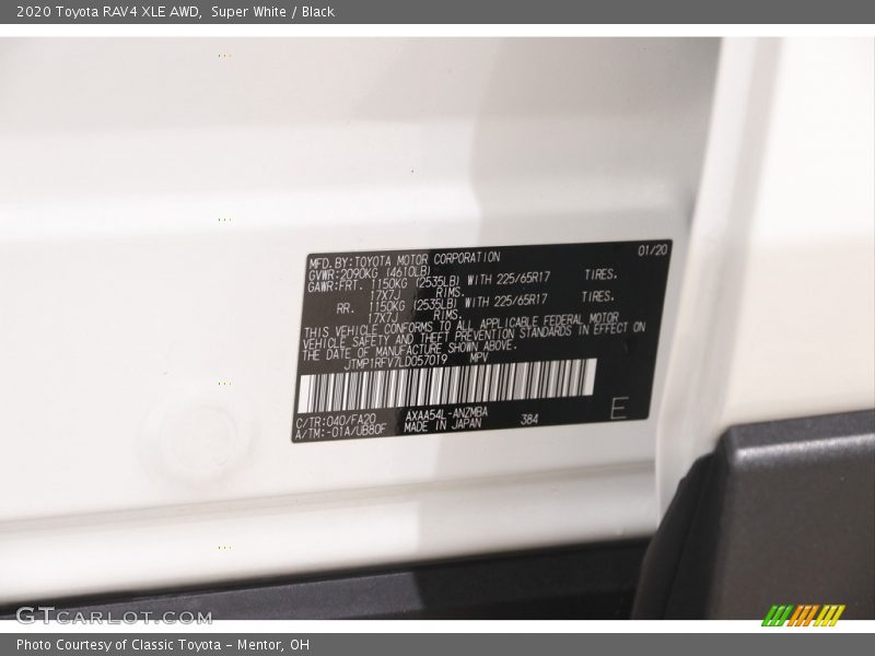 Super White / Black 2020 Toyota RAV4 XLE AWD