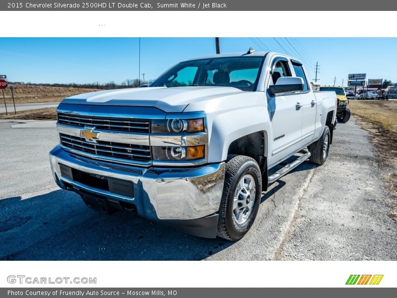 Front 3/4 View of 2015 Silverado 2500HD LT Double Cab