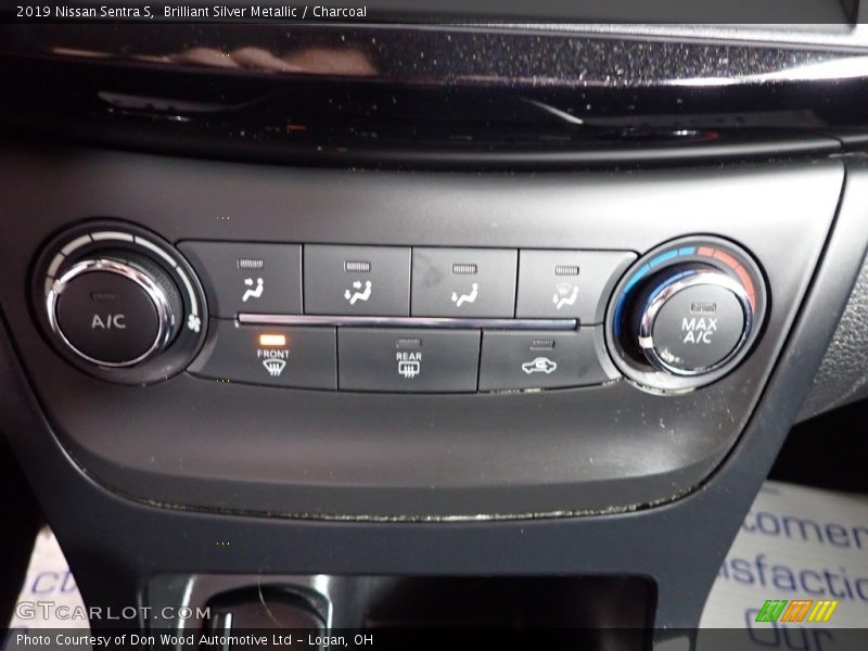 Brilliant Silver Metallic / Charcoal 2019 Nissan Sentra S