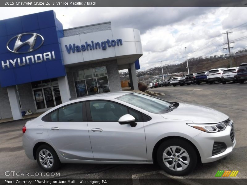 Silver Ice Metallic / Black 2019 Chevrolet Cruze LS