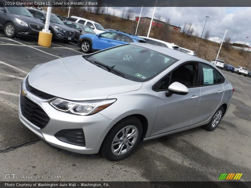 Silver Ice Metallic / Black 2019 Chevrolet Cruze LS