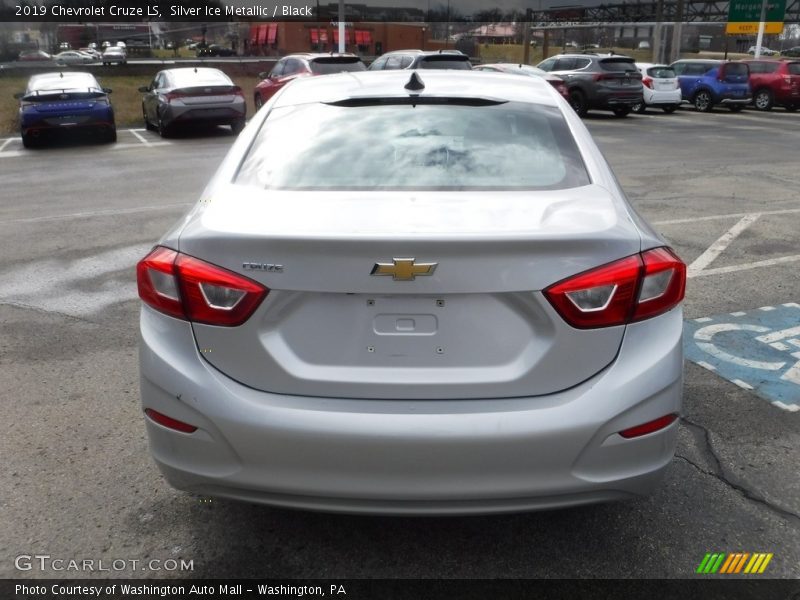Silver Ice Metallic / Black 2019 Chevrolet Cruze LS
