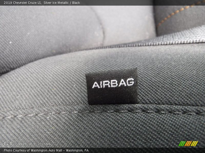 Silver Ice Metallic / Black 2019 Chevrolet Cruze LS