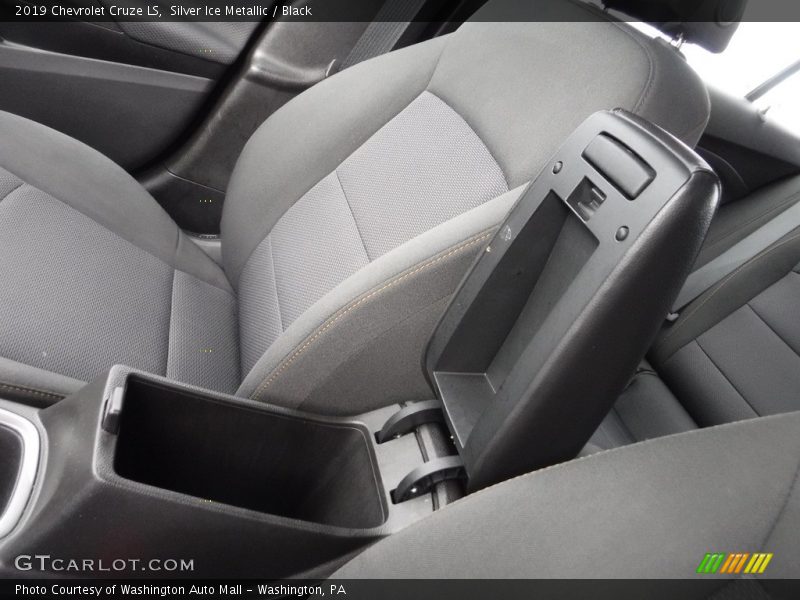 Silver Ice Metallic / Black 2019 Chevrolet Cruze LS