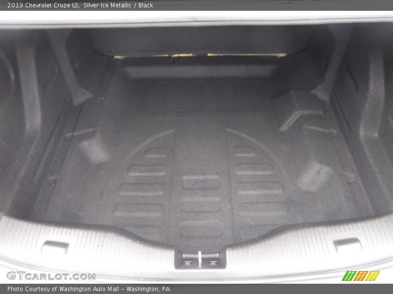 Silver Ice Metallic / Black 2019 Chevrolet Cruze LS