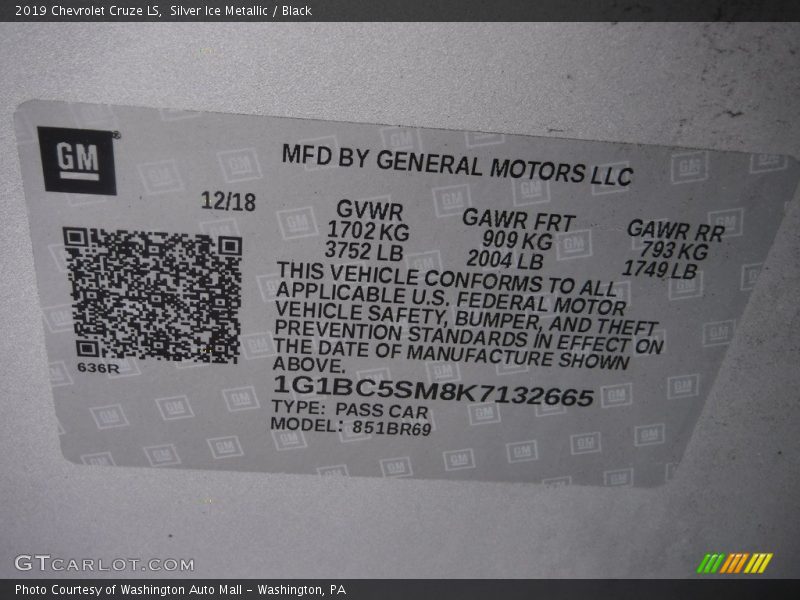 Silver Ice Metallic / Black 2019 Chevrolet Cruze LS