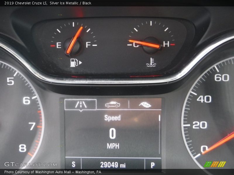 Silver Ice Metallic / Black 2019 Chevrolet Cruze LS