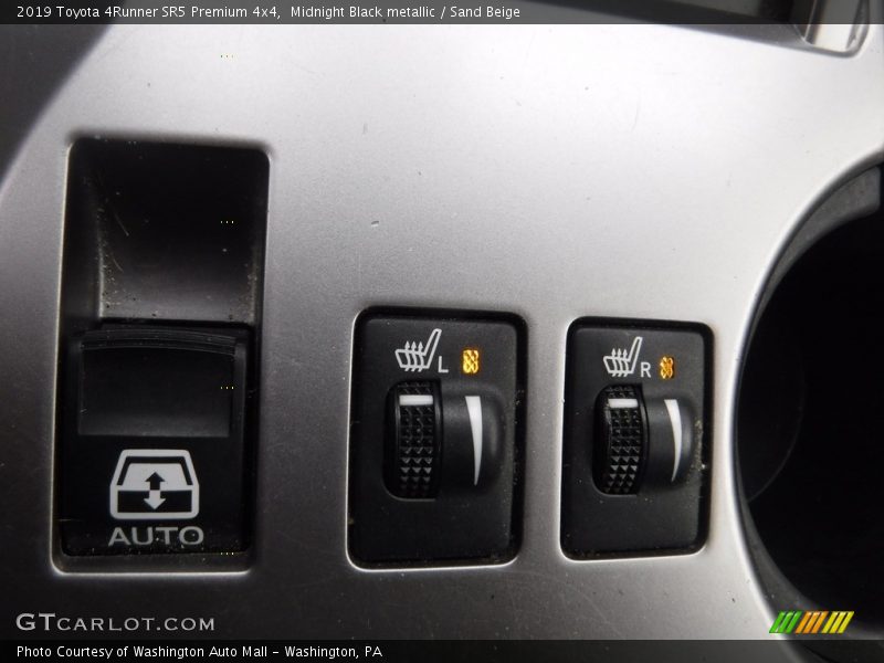 Midnight Black metallic / Sand Beige 2019 Toyota 4Runner SR5 Premium 4x4