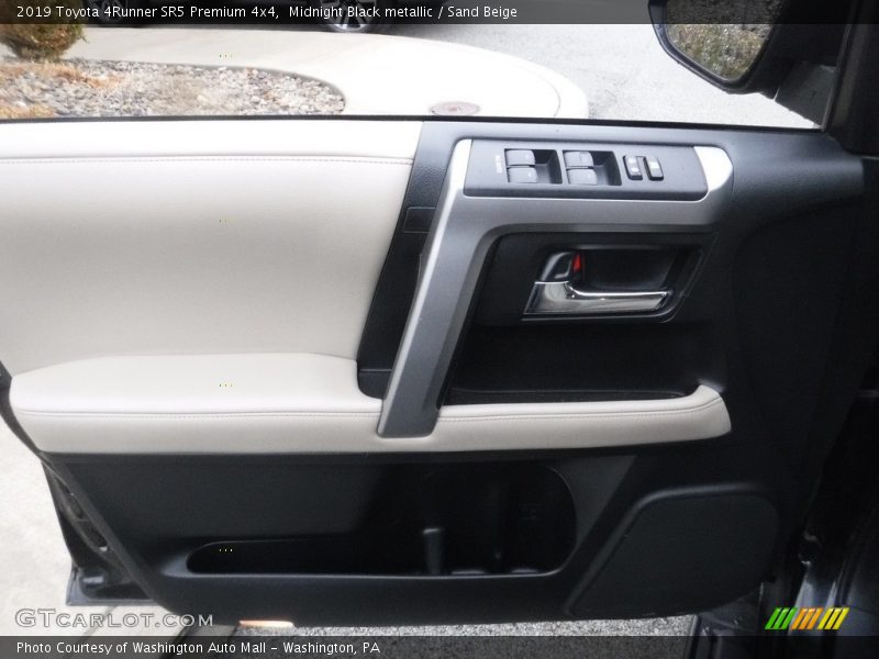 Midnight Black metallic / Sand Beige 2019 Toyota 4Runner SR5 Premium 4x4