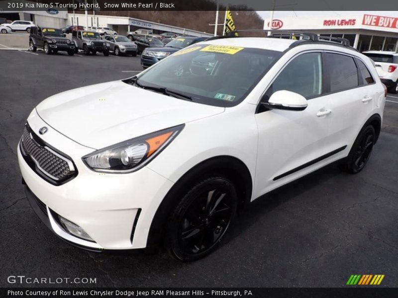Snow White Pearl / Black 2019 Kia Niro S Touring Hybrid