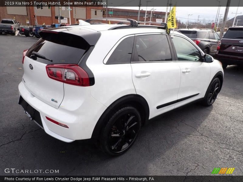 Snow White Pearl / Black 2019 Kia Niro S Touring Hybrid