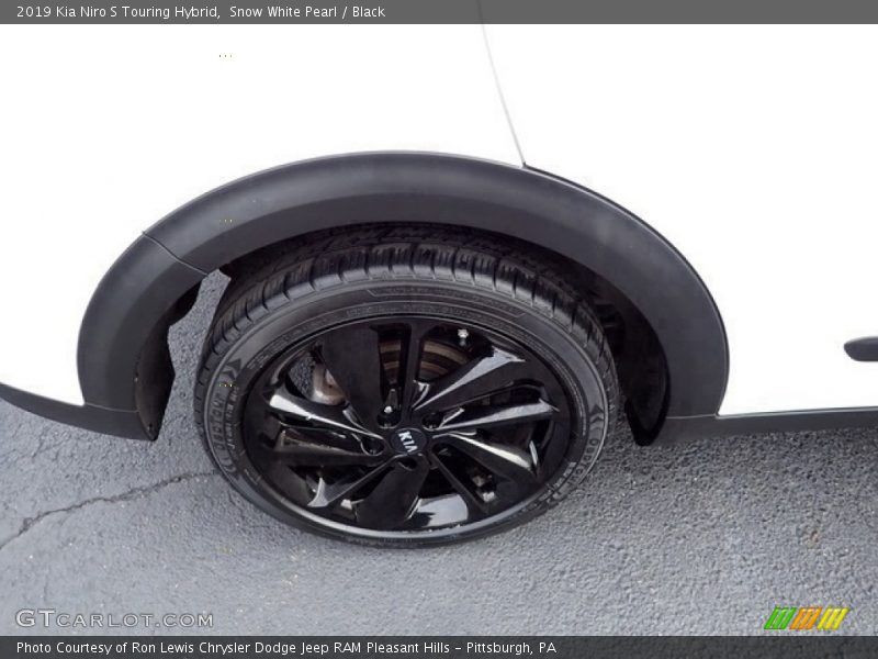 Snow White Pearl / Black 2019 Kia Niro S Touring Hybrid