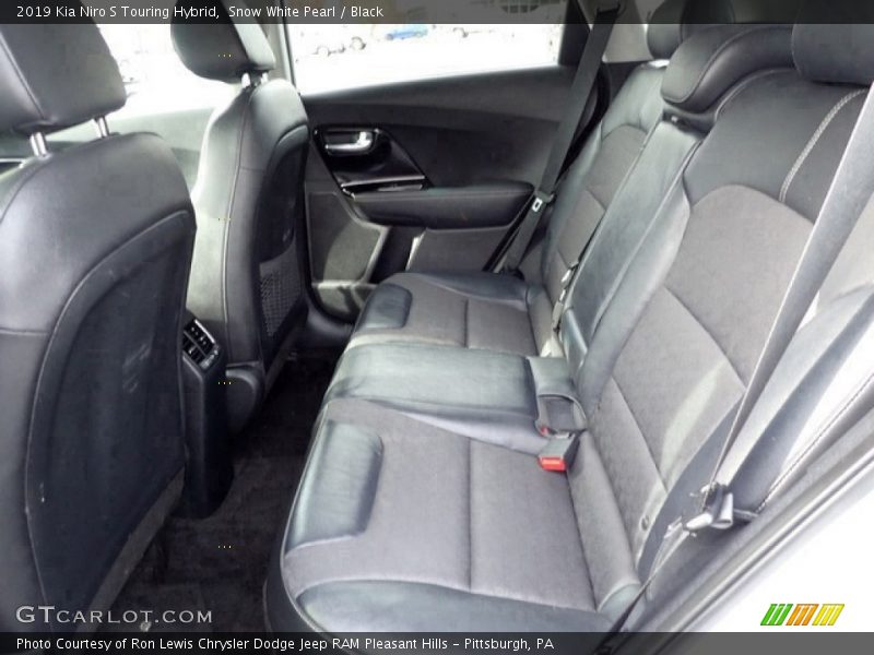 Snow White Pearl / Black 2019 Kia Niro S Touring Hybrid