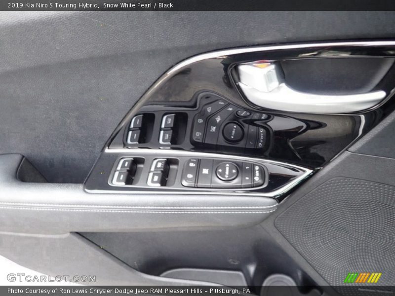 Snow White Pearl / Black 2019 Kia Niro S Touring Hybrid