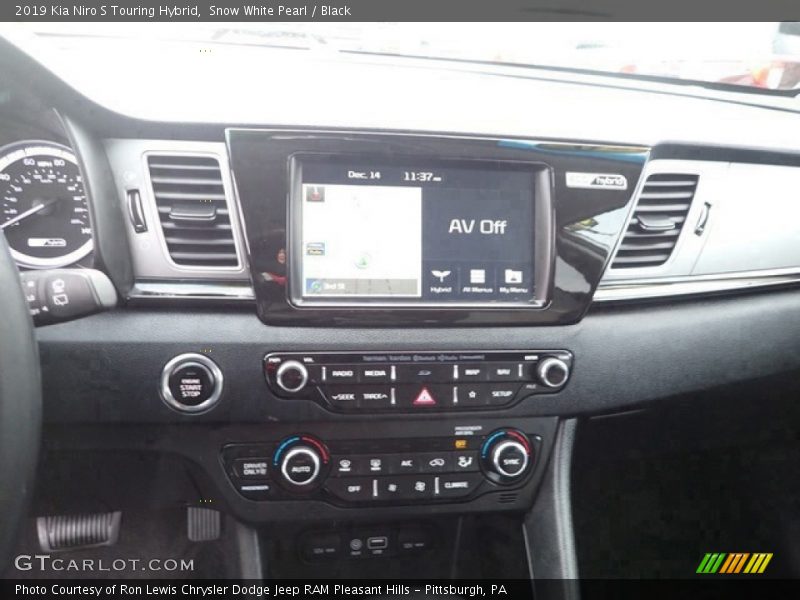 Snow White Pearl / Black 2019 Kia Niro S Touring Hybrid