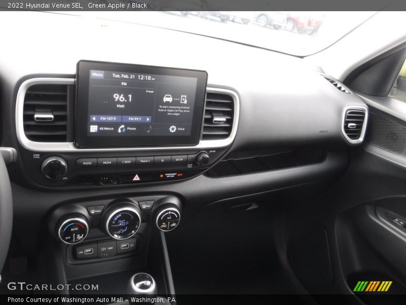 Green Apple / Black 2022 Hyundai Venue SEL