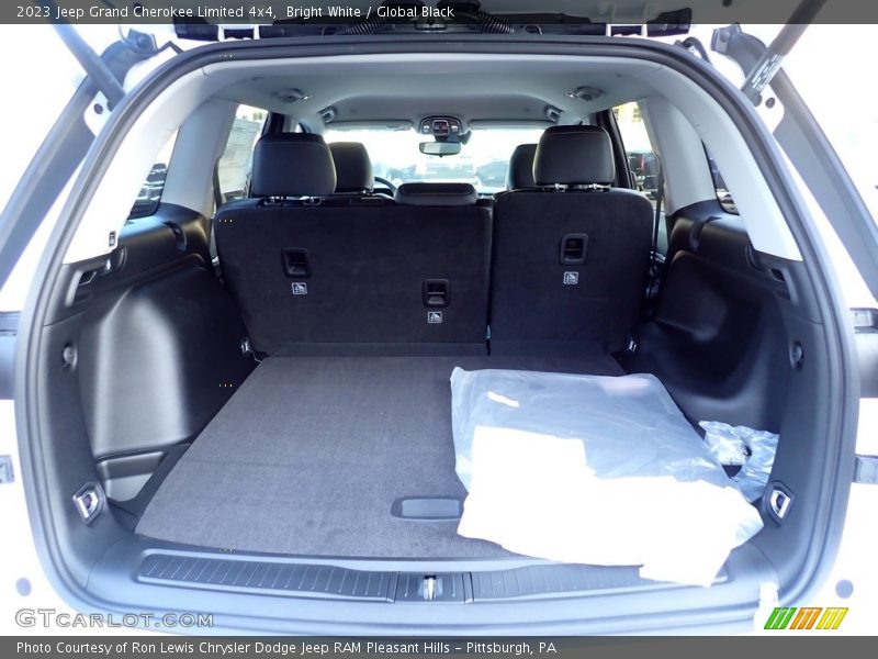 Bright White / Global Black 2023 Jeep Grand Cherokee Limited 4x4