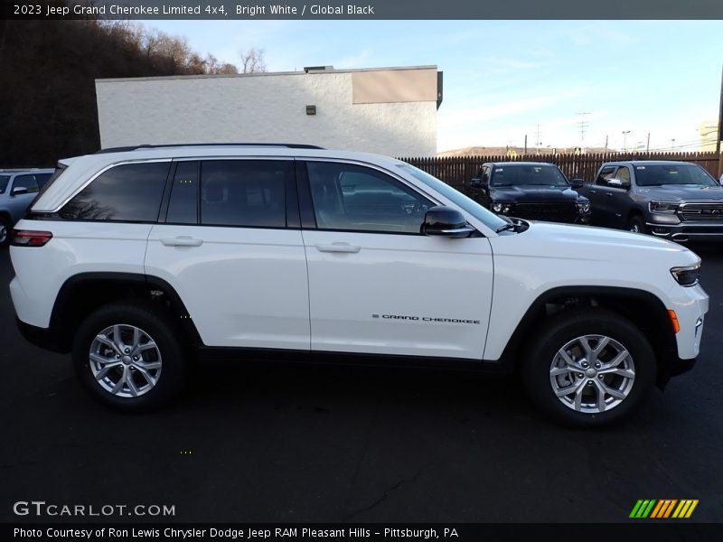 Bright White / Global Black 2023 Jeep Grand Cherokee Limited 4x4