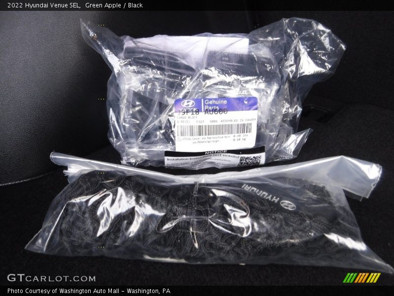 Green Apple / Black 2022 Hyundai Venue SEL
