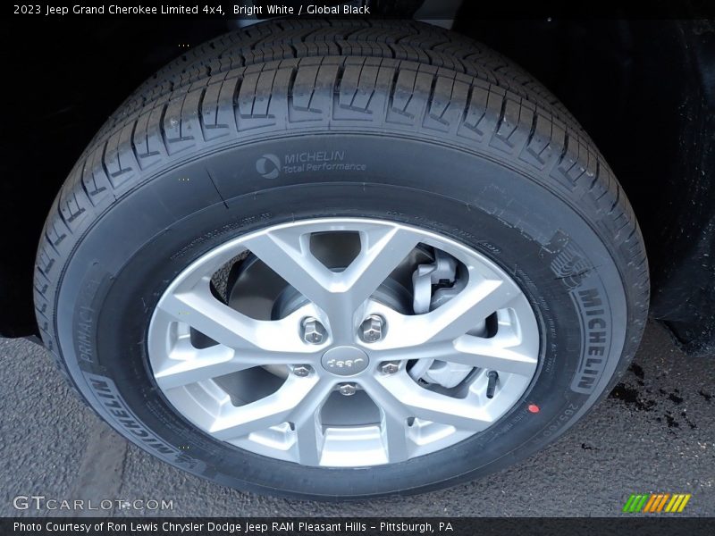 Bright White / Global Black 2023 Jeep Grand Cherokee Limited 4x4